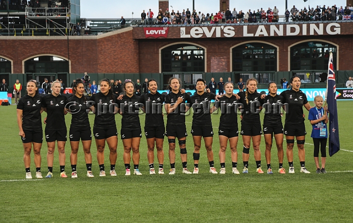 2018RugbySevensSat-46.JPG - The New Zealand side sings the national anthem before their match against France in the women's championship finals of the 2018 Rugby World Cup Sevens, Saturday, July 21, 2018, at AT&T Park, San Francisco. New Zealand defeated France 29-0. (Spencer Allen/IOS via AP)